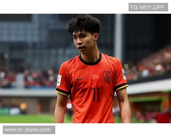 王钰栋19岁生日庆祝照曝光本赛季30场斩获12球荣膺本土射手王 王钰栋19岁生日庆祝照曝光本赛季30场斩获12球荣膺本土射手王