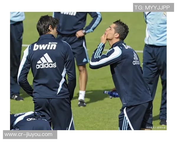 西马坎感慨与C罗并肩作战的珍贵经历与年龄差距的挑战 西马坎感慨与C罗并肩作战的珍贵经历与年龄差距的挑战