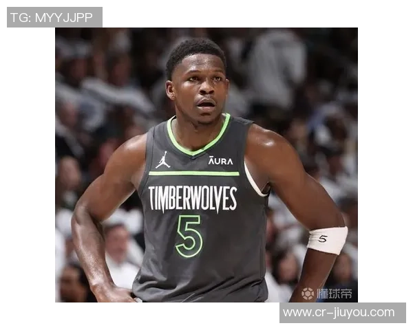 爱德华兹半场表现分析:11投4中收获10分6篮板2助攻并有3次失误 爱德华兹半场表现分析:11投4中收获10分6篮板2助攻并有3次失误