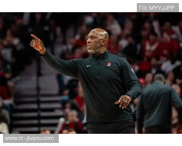 比卢普斯场下表现获高分评价小杨认为他值得8到9分 比卢普斯场下表现获高分评价小杨认为他值得8到9分