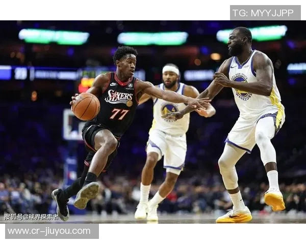 埃奇库姆倒地抢断展现速度76人迅速暂停保护球权