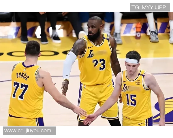 湖人半场领先猛龙一分东契奇表现抢眼詹姆斯与艾顿贡献稳定得分 湖人半场领先猛龙一分东契奇表现抢眼詹姆斯与艾顿贡献稳定得分